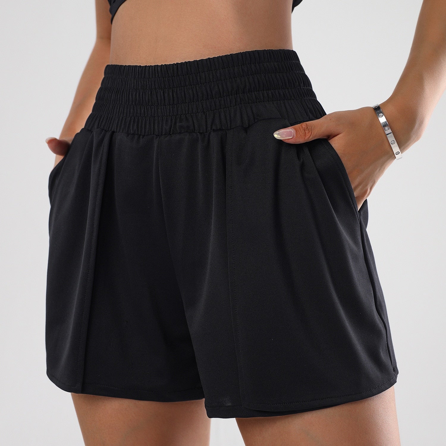 Woman Phone Pockets Loose Yoga Shorts black