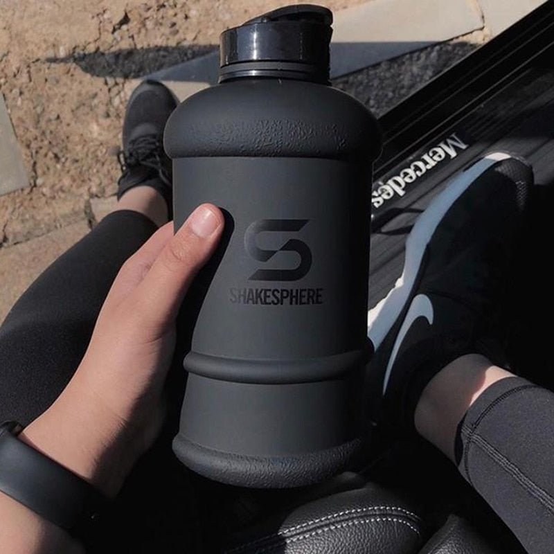 Large Capacity Plastic Sports Bottles